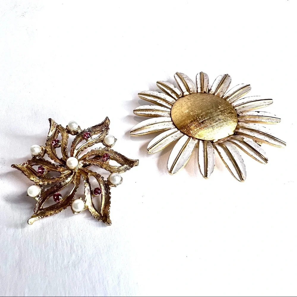 Vintage Brooch Lot Two Floral Pins Sunflower Daisy Star Flower Rhinestone Pearl